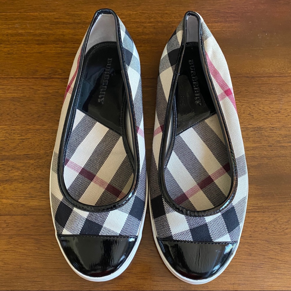 Burberry Cndonqingua Flat Size 41 Great Condition